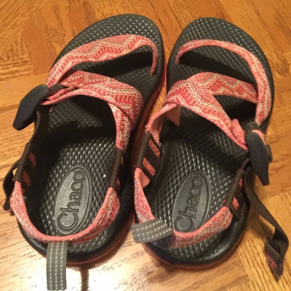 girls chacos size 2